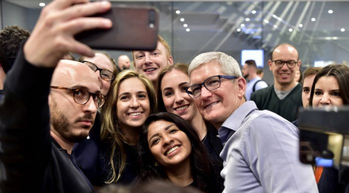 Apple has patented a "group selfie quarantined"